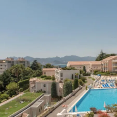 Francia Avec Terrasse Et Piscine Holiday home